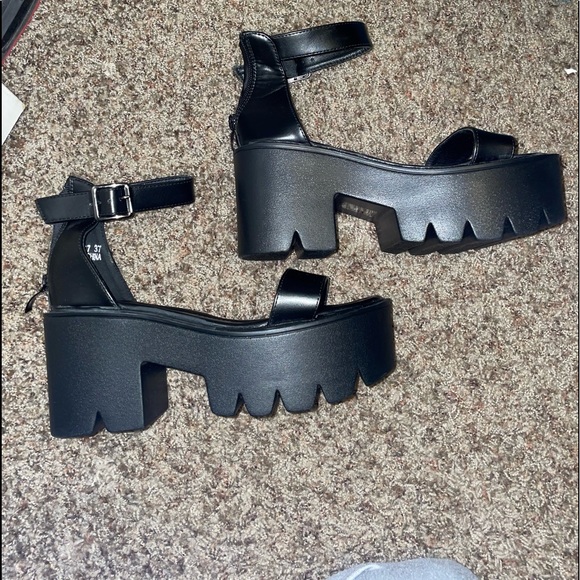 Ankle strap platform sandals - Picture 3 of 4